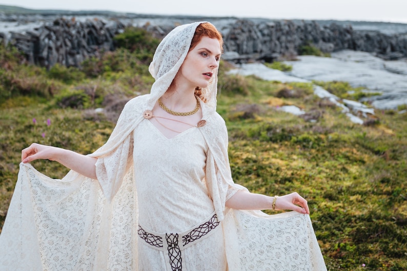 Keltische Spitze Kapuzen Hochzeit Cape. Ärmel ...