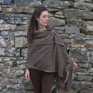 UISNEACH BROOCH & SHAWL Handwoven Wool Blend Shawl and Brooch, Wrap Large Warm Scarf, Outlander Rustic Shawl, Pin Brooch, Wool Throw. image 2