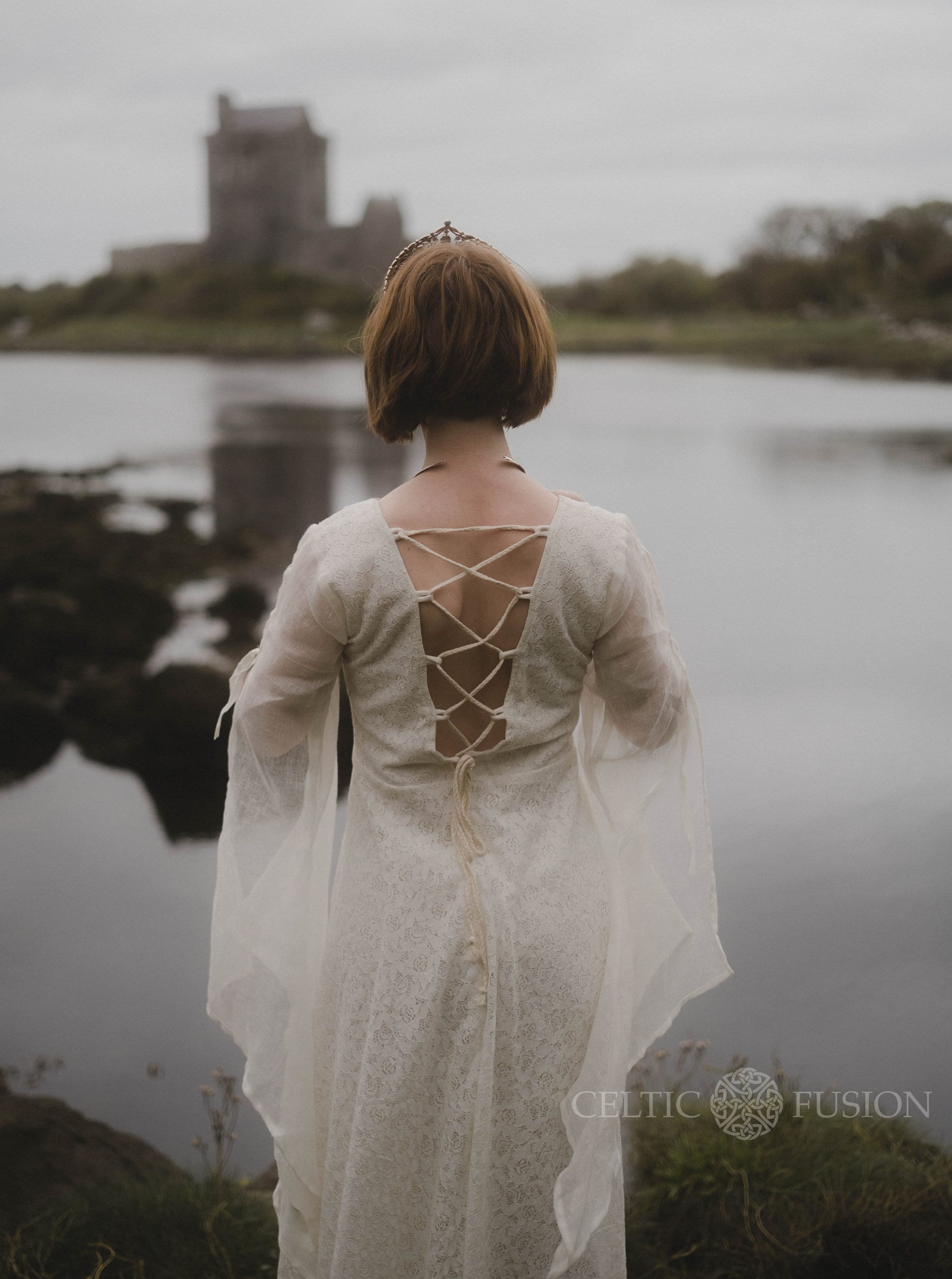 Medieval Dress Celtic Knot Wedding Dress Green Flowy Celtic Bridesmaid  Dresses White Long Sleeve Dress Boho