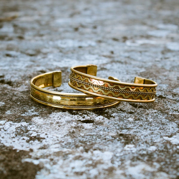 BRACELETS CELTIQUE EN LAITON | Lot de deux bracelets, bracelets païens, joncs en laiton, bracelets détaillés, bijoux irlandais | Fusion celtique