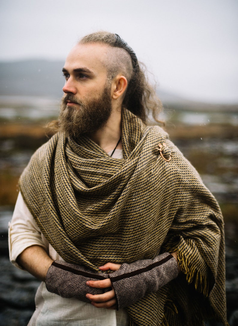 UISNEACH BROOCH & SHAWL Handwoven Blanket, Scarf Poncho, Large Scarf Wrap, Oversized Scarf, Shawl and Pin Brooch, Viking Clothing. image 4