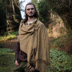 UISNEACH BROOCH & SHAWL | Handwoven Blanket, Scarf Poncho, Large Scarf Wrap, Oversized Scarf, Shawl and Pin Brooch, Viking Clothing.