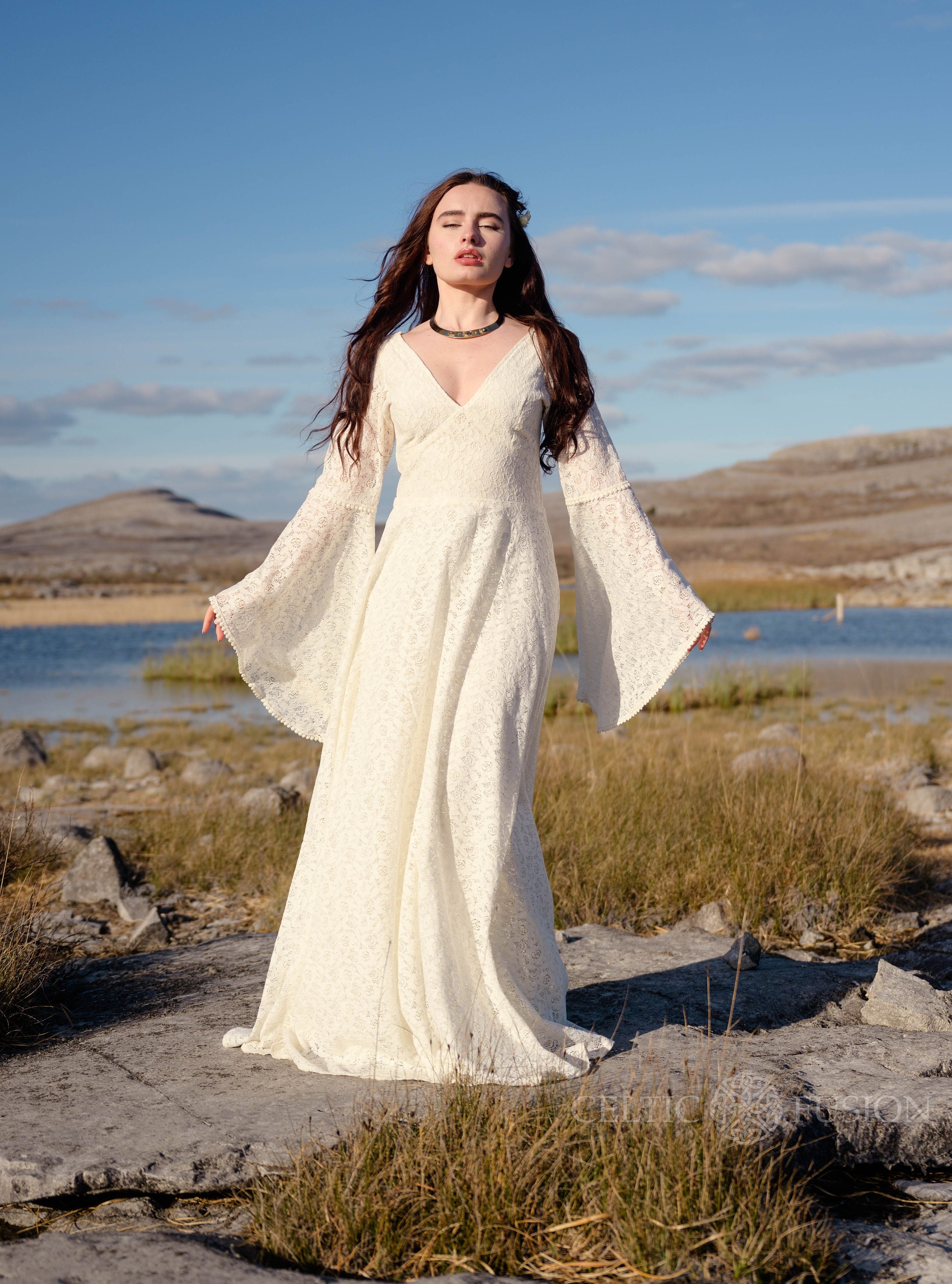 Medieval Dress Celtic Knot Wedding Dress Green Flowy Celtic Bridesmaid Dresses White Long Sleeve Dress Boho Medieval Dress Celtic Knot Wedding Dress Green Flowy Celtic Bridesmaid Dresses White Long Sleeve Dress Boho