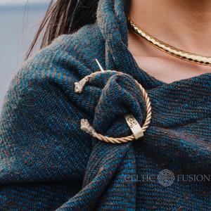 WOLF HEAD BROOCH | Brass Brooch, Celtic Viking Penannular Brooch, Celtic Jewellery, Viking Jewellery, Viking Brooch, Pagan, Wiccan, Pin.