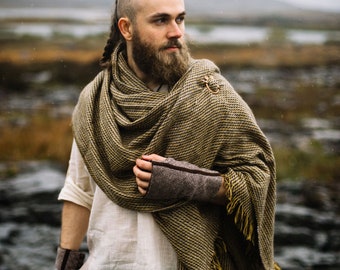 BROCHE ET CHÂLE UISNEACH | Couverture tissée à la main, poncho écharpe, grande écharpe cache-cœur, écharpe surdimensionnée, châle et broche, vêtements vikings.