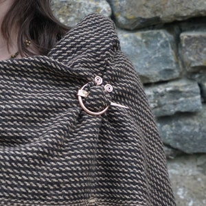 UISNEACH BROOCH & SHAWL Handwoven Wool Blend Shawl and Brooch, Wrap Large Warm Scarf, Outlander Rustic Shawl, Pin Brooch, Wool Throw. image 6