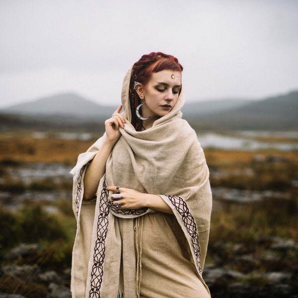 CAPE DE GUERRIER LÉGER | Cape en laine crème, cape en laine unisexe avec broderie celtique, poncho Ruana, cape viking, poncho hippie, conception de cape de druide