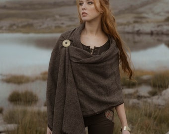 SUN DISC & SHAWL | Handwoven Wool Shawl and Brass Brooch SUN DISC & SHAWL | Handwoven Wool Shawl and Brass Brooch