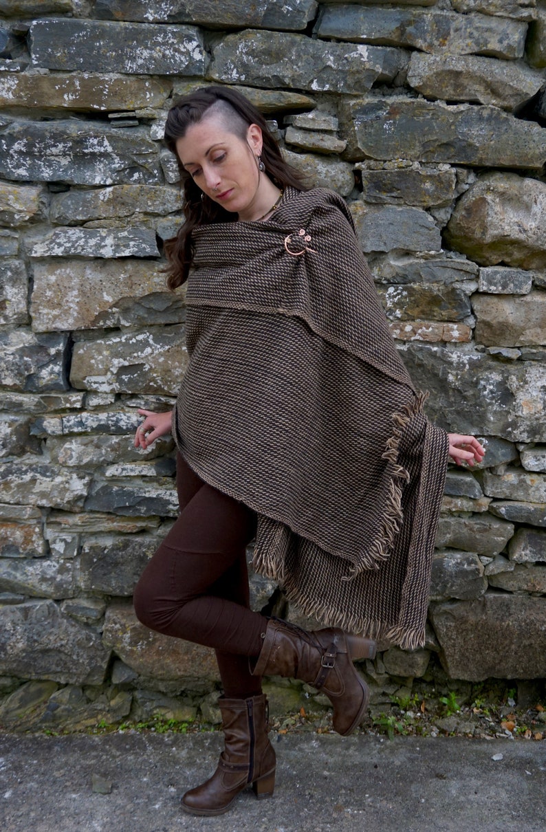 UISNEACH BROOCH & SHAWL Handwoven Wool Blend Shawl and Brooch, Wrap Large Warm Scarf, Outlander Rustic Shawl, Pin Brooch, Wool Throw. image 1