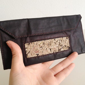 Vintage Handmade Chinese Embroidered Purse – Yi Minority Ethnic Handbag, 1980s