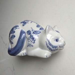 Figurine chat vintage en céramique bleue et blanche - Sculpture décorative de style Delft