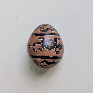 Vintage Peruvian Chulucanas Carved Clay Egg, Lizard & Geometric Motif