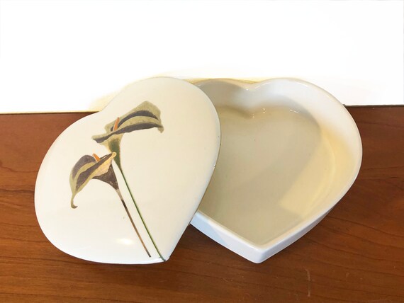 Otagiri Golden Calla Lidded Heart-Shaped Trinket … - image 4