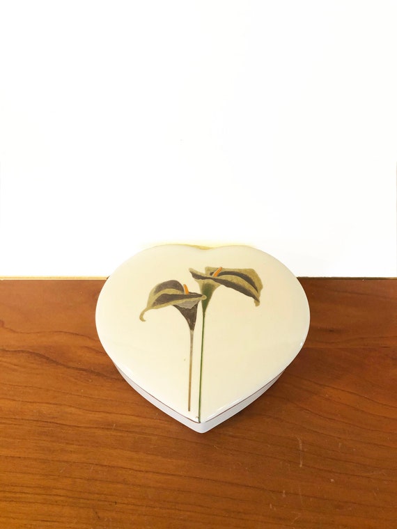 Otagiri Golden Calla Lidded Heart-Shaped Trinket … - image 1