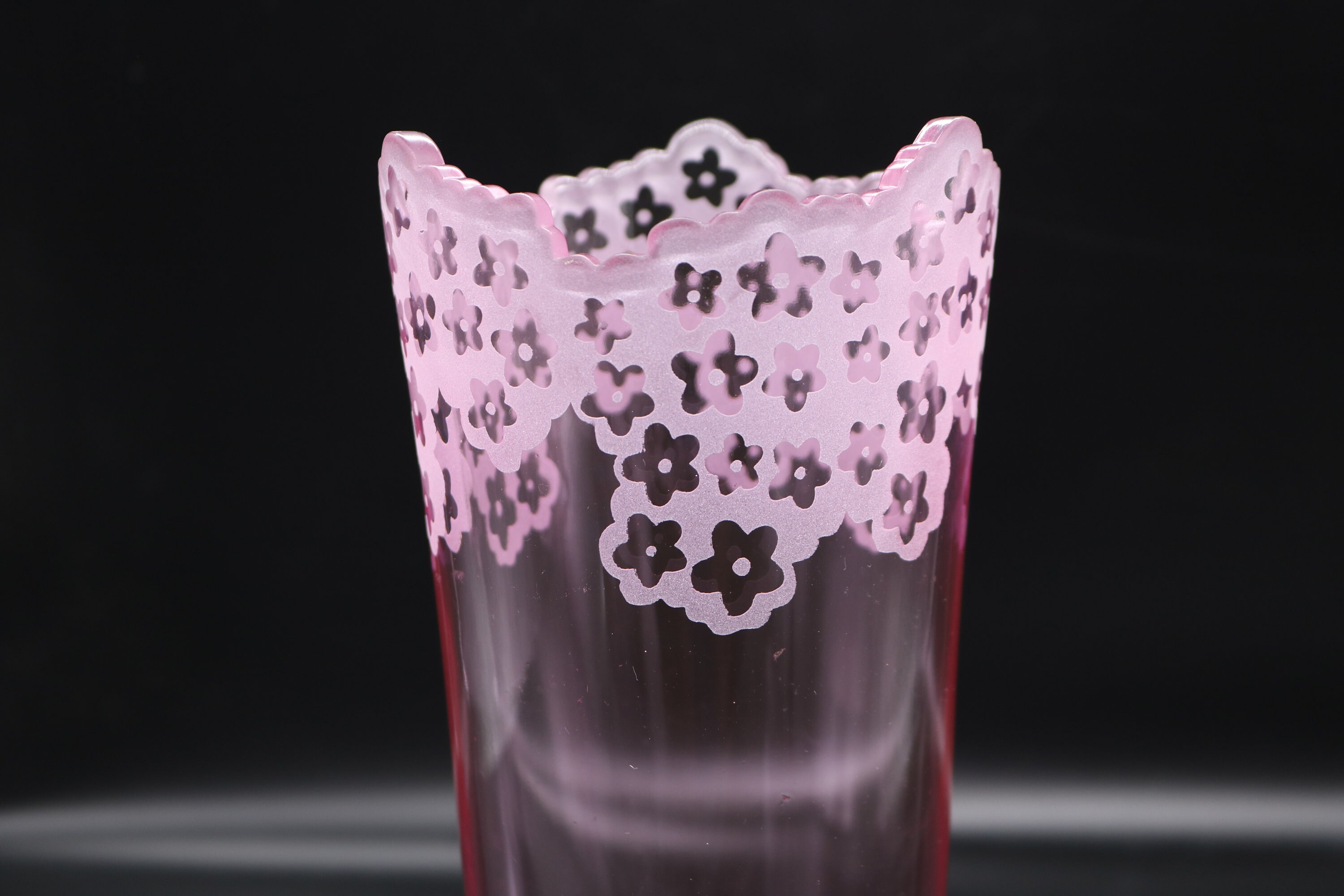 ＧＡＬＷＡＹ　ＩＲＩＳＨ　ＣＲＹＳＴＡＬ Galway Pink Irish Crystal Vase-scalloped Edge-etched Florals - Etsy