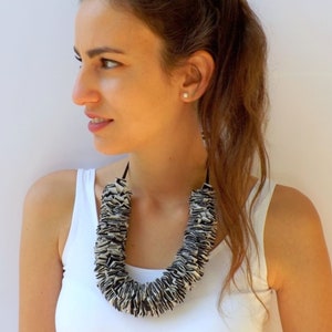 Multicoloured fabric strips necklace Black & White