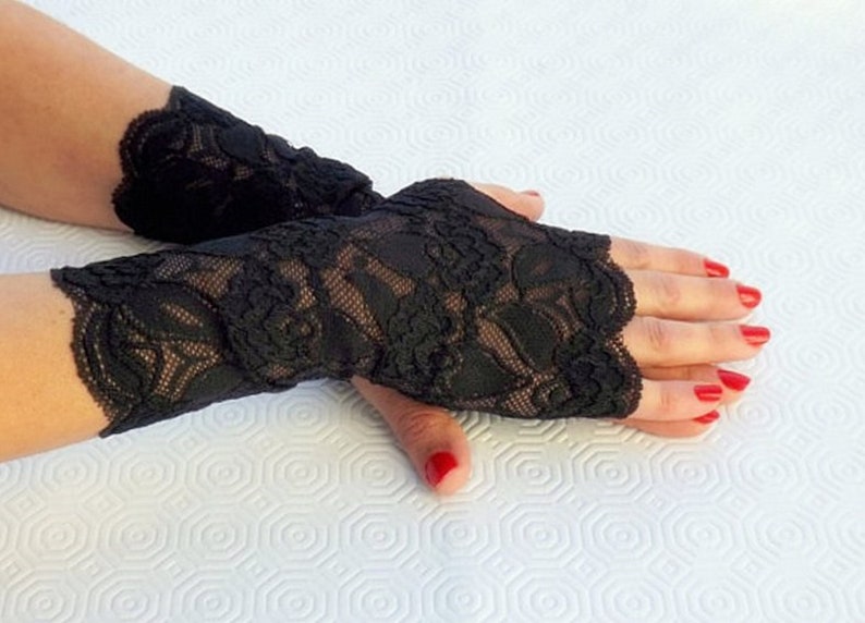 Black short elastic floral lace fingerless gloves Black