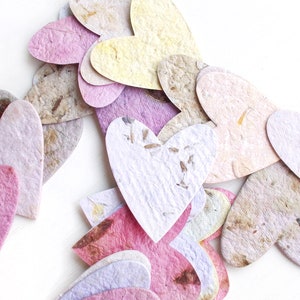 Paper hearts with seeds&petals - Set of 20 Handmade paper die cut hearts - Heart favors - Let love grow - Plantable  Wedding decorations