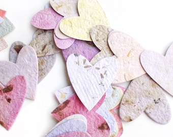 Paper hearts with seeds&petals - Set of 20 Handmade paper die cut hearts - Heart favors - Let love grow - Plantable  Wedding decorations