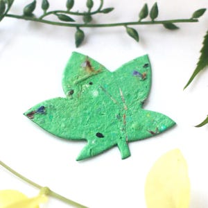 Plantable paper leaf with seeds & petals  - Set of 10 wildflower paper  - Let love grow - Memorable  Wedding favors - Eco friendly gift