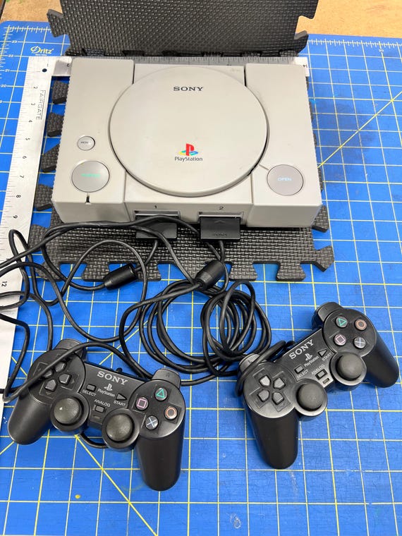 SONY - PlayStation （PS1）本体　コントローラー2つ SONY - PlayStation （PS1）本体 コントローラー2つの通販 by