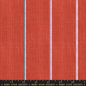 Puede incluir: Tela roja con rayas blancas y azules. La tela tiene un aspecto de lino texturizado.