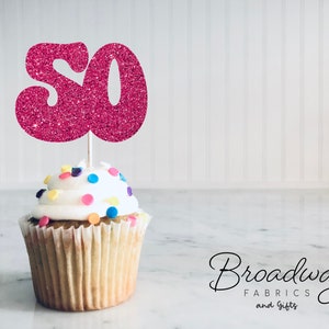 50e anniversaire Cupcake toppers - Cinquantième anniversaire décorations Party Favors (17 COULEURS DISPONIBLES) Tout numéro d'âge cupcake topper