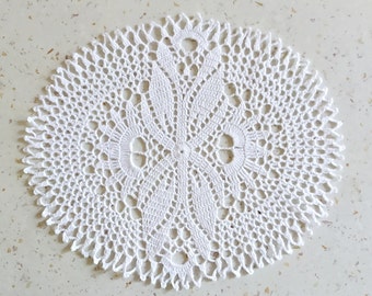 White Oval Crochet Doily, Small Oval Lace Doily, Cotton Doily, Table Topper, White Crochet Centerpiece