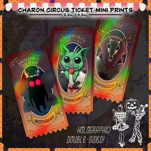 Puede incluir: Tres mini impresiones holográficas de diseños de boletos de circo con ilustraciones de criaturas míticas. Los boletos miden 2,5 pulgadas por 4,5 pulgadas y presentan el siguiente texto: "Dweller of the Dark", "Mothman", "Blood-Sucking Terror of the Night", "El Chupacabra", "Skinwalker" y "Run".