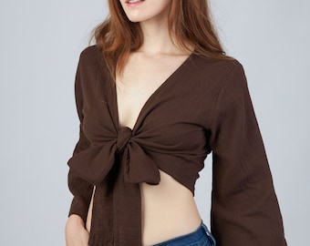 Blusa cruzada de algodón marrón: Camisa bohemia convertible, manga larga