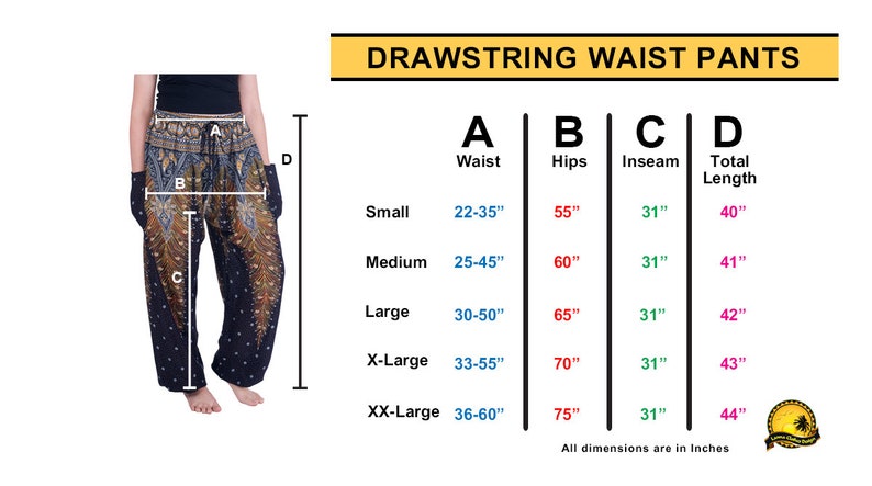 K&ouml;nnte beinhalten: Hose mit Kordelzug in Dunkelblau mit einem gold-wei&szlig;en Pfauenfeder-Muster. Eine Gr&ouml;&szlig;entabelle mit Ma&szlig;en in Zoll f&uuml;r die Gr&ouml;&szlig;en Small bis XX-Large ist enthalten und gibt Details zu Taille, H&uuml;fte, Innennaht und Gesamtl&auml;nge der Hose an.
