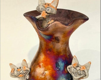 Jarrón de cerámica Raku de 12 pulgadas de alto con forma de tres gatos y gato travieso. Envío gratuito