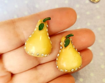 Vintage lucite and rhinestone Pear Scatter Pins Brooches, set of 2, G1