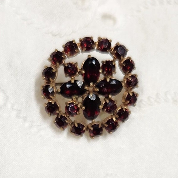 Vintage Small Round Garnet Pin Brooch, prong set scarf hat pin, G15