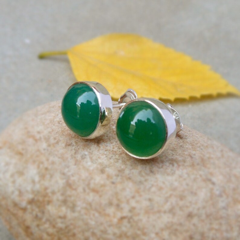 Sterling silver Green onyx tiny stud earrings 10mm Onyx Post Stud Earring Cabochon Stud Round Bezel Set Studs Gift Jewelry for her
