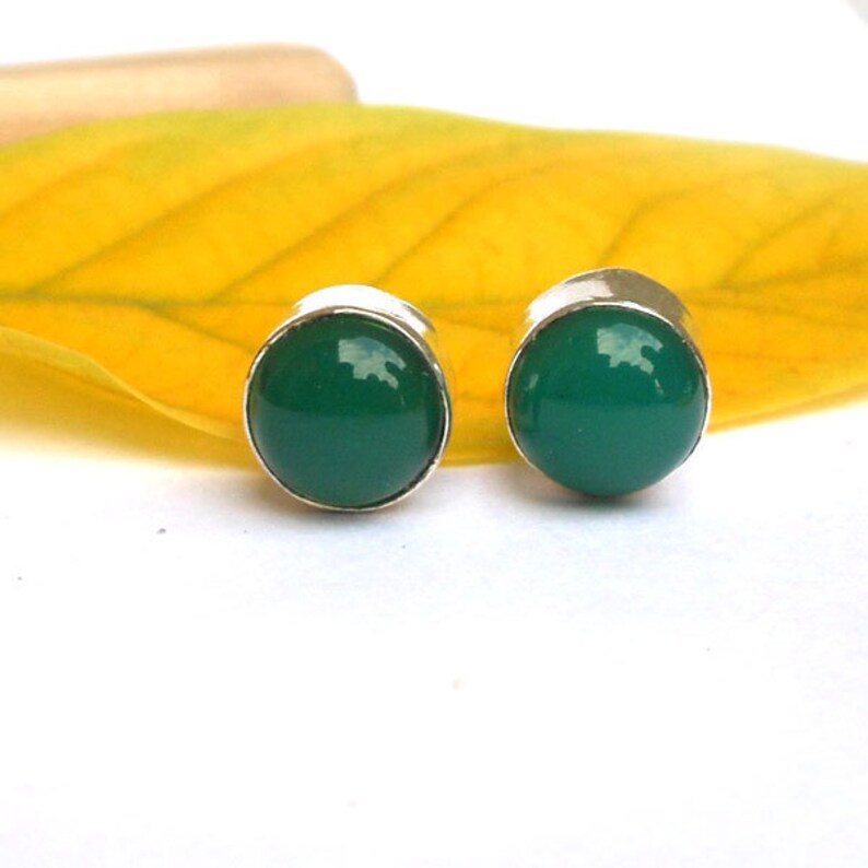 Sterling silver Green onyx tiny stud earrings 10mm Onyx Post Stud Earring Cabochon Stud Round Bezel Set Studs Gift Jewelry for her