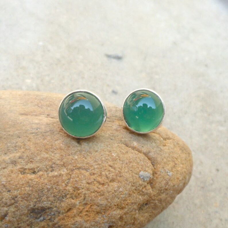 Sterling silver Green onyx tiny stud earrings 10mm Onyx Post Stud Earring Cabochon Stud Round Bezel Set Studs Gift Jewelry for her