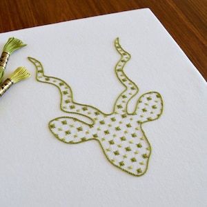 Kudu embroidery pattern for a wild buck in a modern, minimalist style
