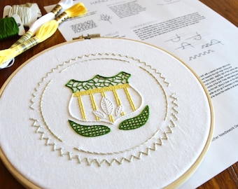 Club Crest Sampler, a hand embroidery pattern to learn and improve your back stitches