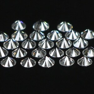 0.01ct -10ct Round Natural Diamond (DEF Color, VS1 Clarity) at ₹ 46700