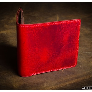 Cartera plegable de cuero rojo y nogal - nueve bolsillos en total
