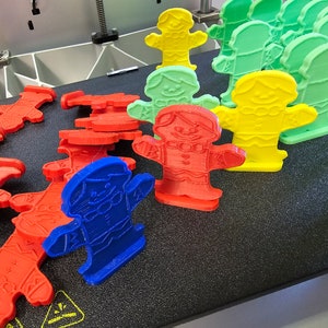 Candyland 8 SET BOYS Board Game Replacement Pieces Parts Pawns Movers Red Green Blue Yellow
