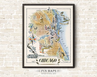 Op de afbeelding: Een ingelijste vintage picturale kaart van Chicago, met een gedetailleerde illustratie van de stad, inclusief bezienswaardigheden, figuren en vervoer. De kaart bevat de tekst "Chicago" in een banner en "Fun Maps".