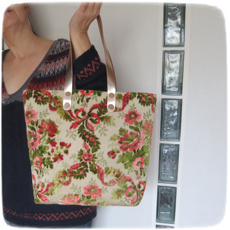 Romantic Bag, Tapestry vintage, Floral Upholstery Velvet, Red Rose Needlepoint image 4