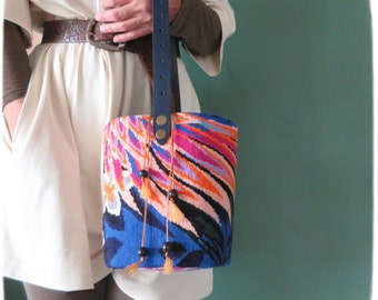 Tapestry Needlepoint Bucket Bag, Colored Feathers, Paradise Bird, Woven basket bag, Seventies design