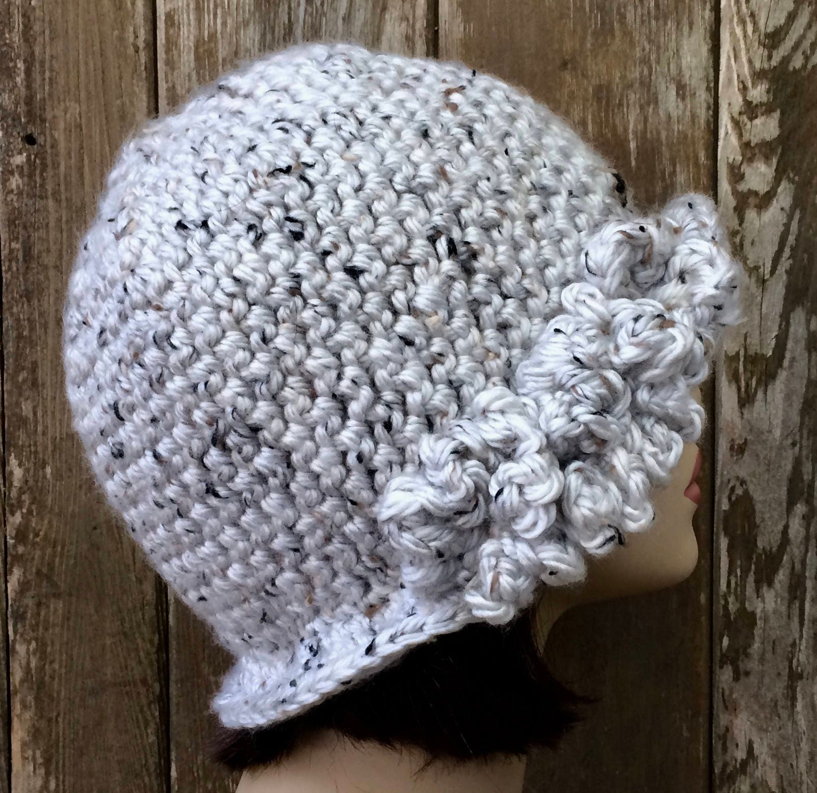 Chapeau Au Crochet Avec Attaches Latérales - Gros Fil Beige, Style Années 1920, Bonnet Chimio
