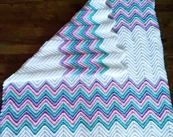 handmade crochet baby Blanket - classic zig zag