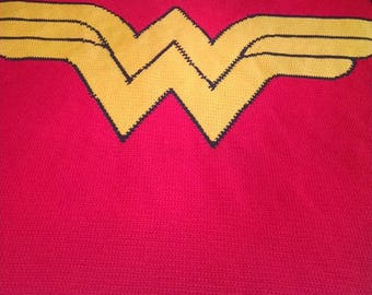 manta de ganchillo hecho a mano - logotipo de mujer maravilla