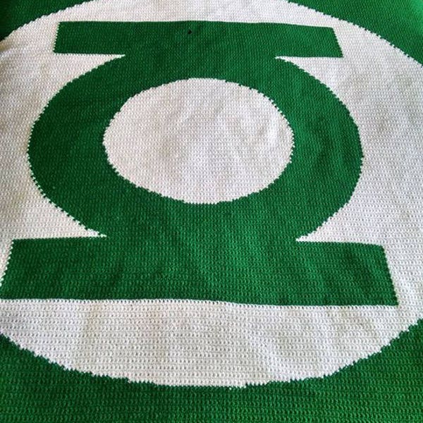 handmade crochet blanket - green lantern logo