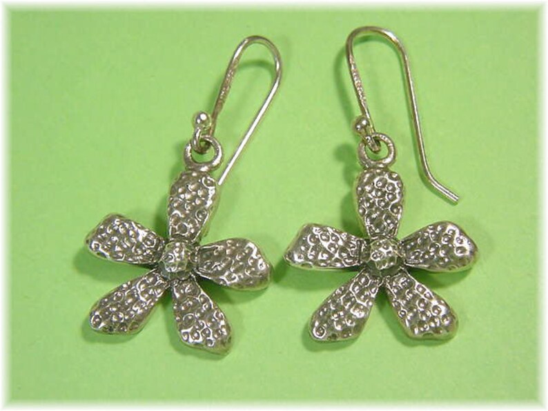 1 12 Silpada Sterling Silver Hammered Flower Dangle Earrings FREE SHIPPING Oxidized Floral Garden Wedding Boho Modern Art W1155